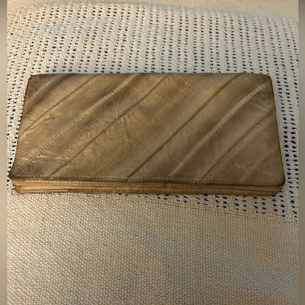 Genuine Eel Skin Wallet in Cream Color.. Not New.. used a few times..